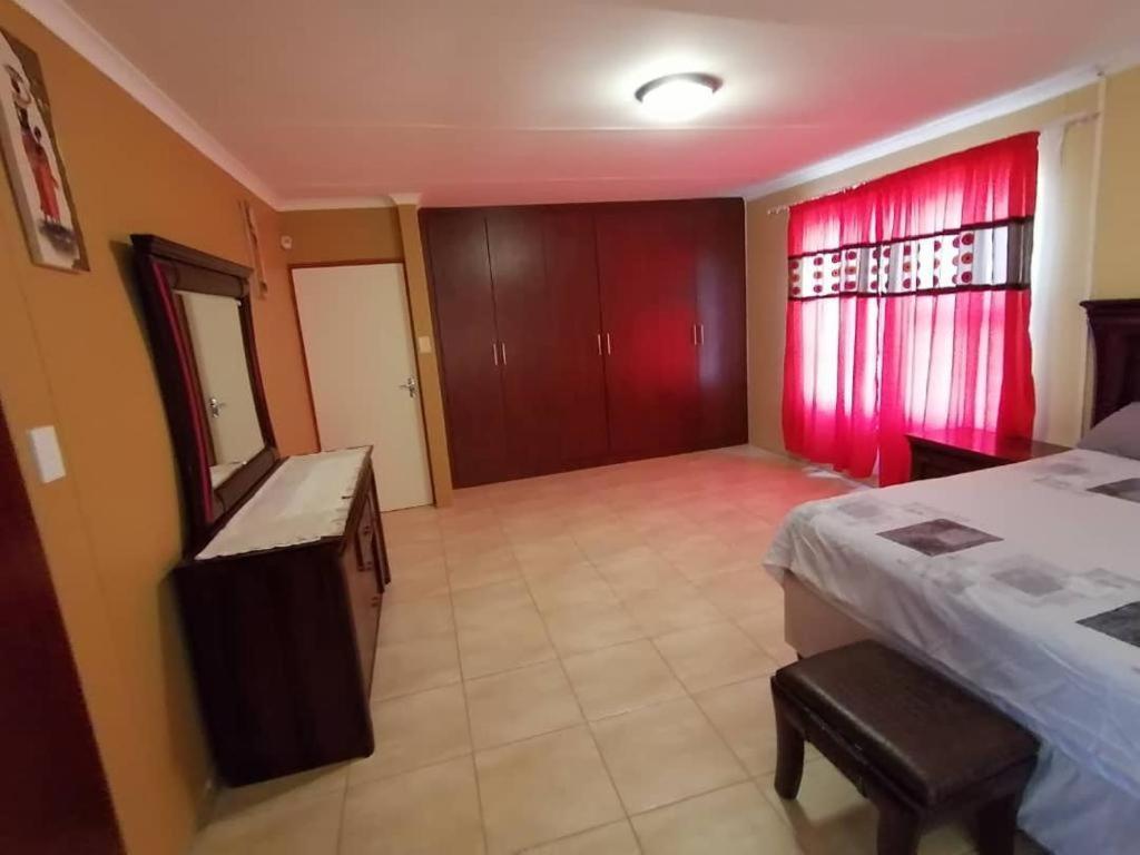 Jjp Self Catering - Three Bedroom House Lüderitz Zewnętrze zdjęcie