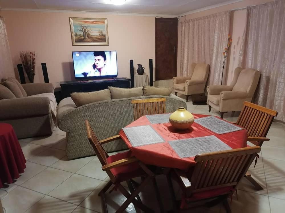 Jjp Self Catering - Three Bedroom House Lüderitz Zewnętrze zdjęcie